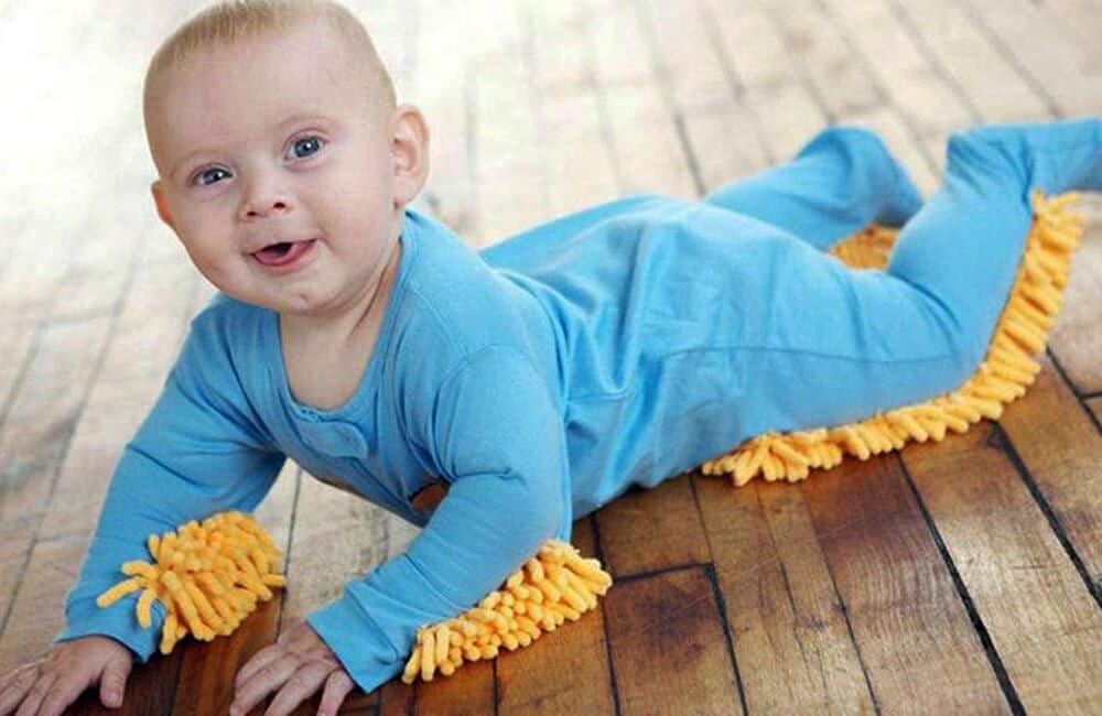 Baby Cleaning Onesie @star1013 / Facebook.com