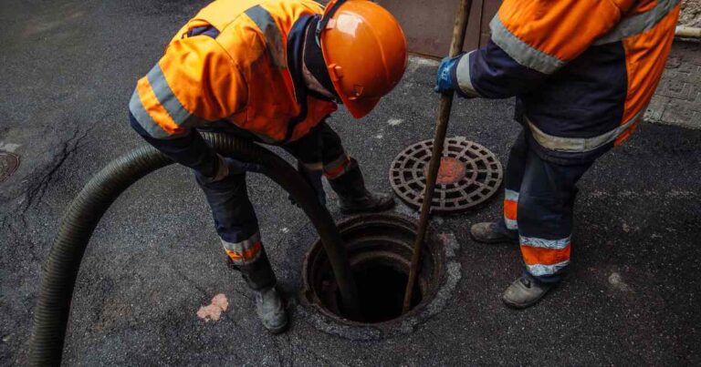 Bueiros inteligentes ganham espaço nas cidades para evitar enchentes