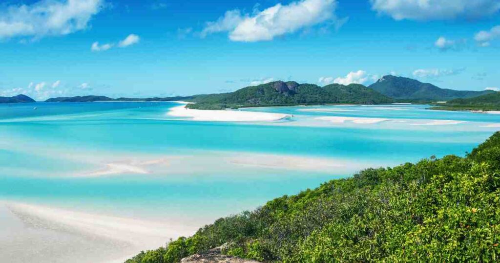 Praia brasileira entra na lista das 50 melhores do mundo em 2025