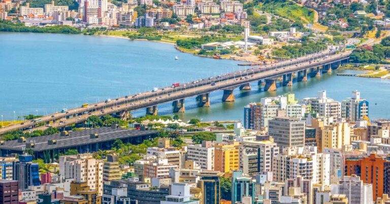 Florianópolis lidera como cidade mais competitiva do Brasil em 2025