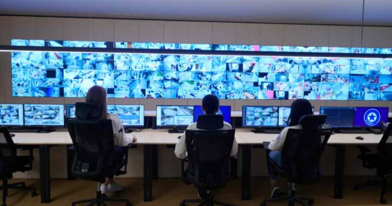 O Cérebro da cidade: dentro dos centros de operações que nunca dormem