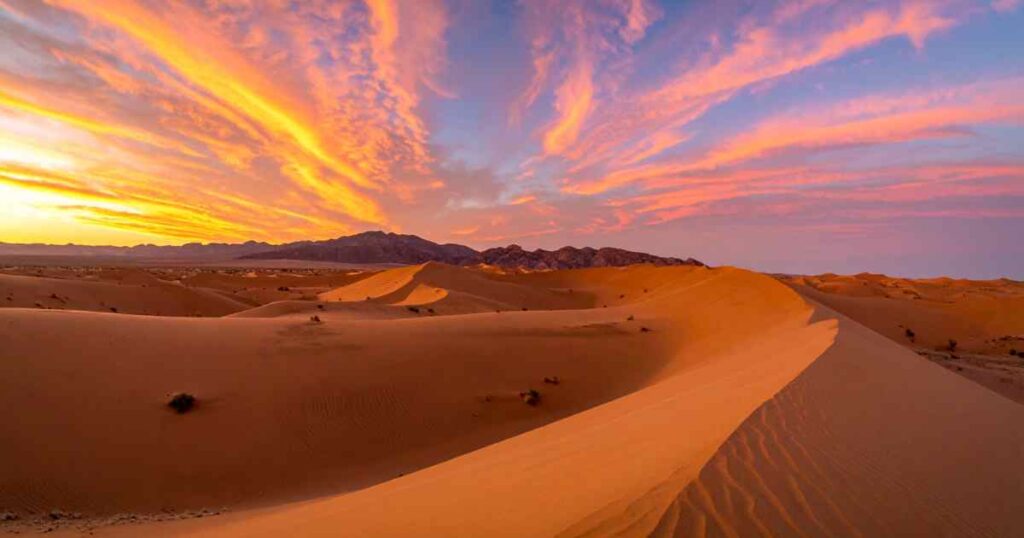 Slowjamastan: a “república” que proíbe Crocs e declarou guerra ao “responder a todos”