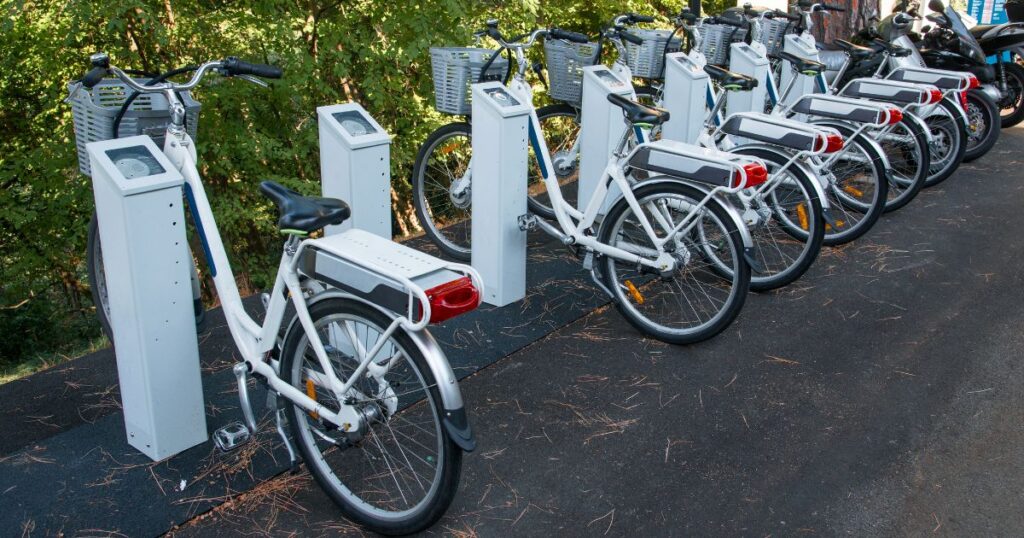 O que são e-bikes e por que estão se tornando o transporte público de muitas cidades