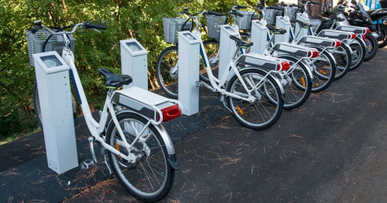 O que são e-bikes e por que estão se tornando o transporte público de muitas cidades