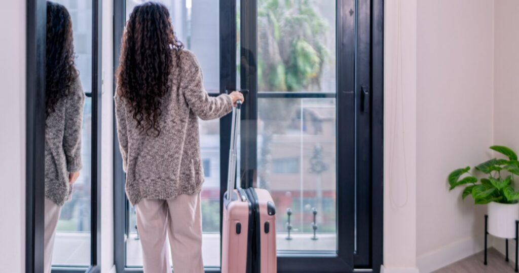 Programa do Airbnb investe 250 milhões em habitação acessível (mas não sem contradições)