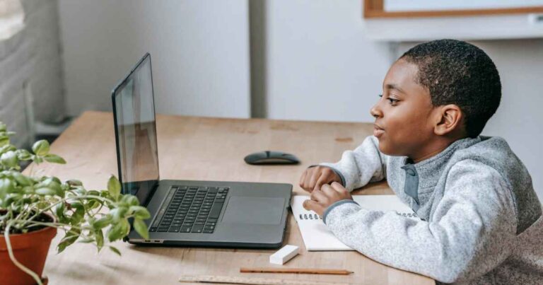 Os alunos estão decidindo as regras da IA nas escolas americanas